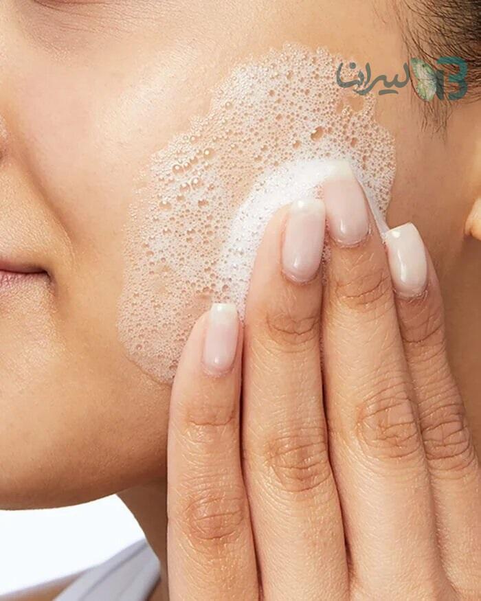 فوم شستشوی صورت سراوی مخصوص پوست نرمال تا چرب حجم 236 میلی‌لیتر